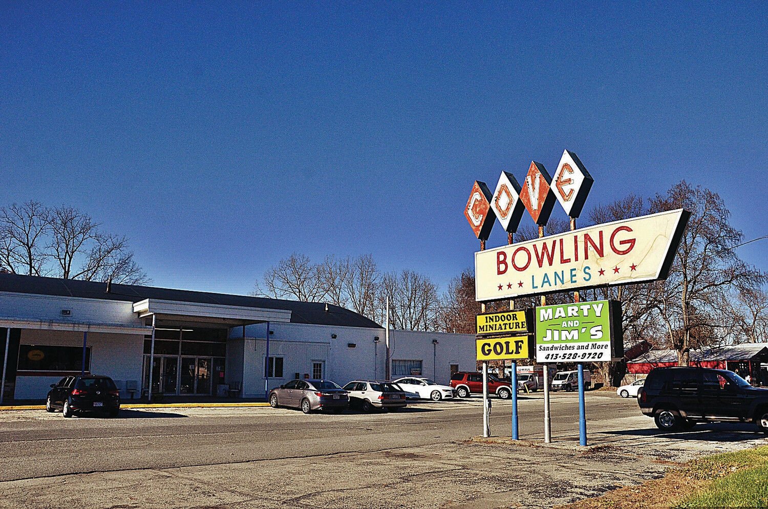 Cove Lanes exterior